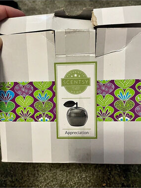 Scentsy Appreciation Apple Warmer Red Ceramic NWT
